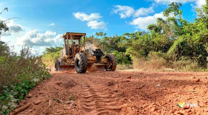 Serviços de melhoria avançam nas estradas do Segundo Distrito